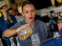 Samantha ako víťazka barmanskej súťaže 