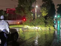 Búrka zaplavila časti Japonska, vypla elektrinu a zranila vyše 60 ľudí 