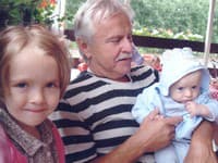 V ľavo Anna Lea Pokorná so svojim dedkom Jankom Lehotským