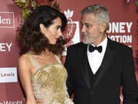 George Clooney so svojou krásnou manželkou Amal.