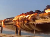 Krymský most v plameňoch