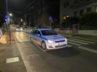 V centre Bratislavy na Zámockej ulici sa v stredu večer strieľalo