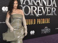 Rihanna počas svetovej premiéry filmu Black Panther: Wakanda Forever