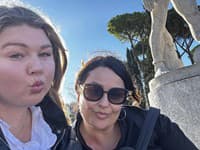 Evelyn počas dovolenky v Ríme s Petrou Polnišovou