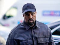 Kanye West padá nižšie a nižšie: Zastáva sa Adolfa Hitlera