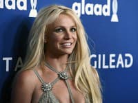 Rozvášnená Spears doplatila na DIVOKÉ tance: Britney, POZOR, vyliezla ti BRADAVKA!