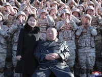 Kim Čong-un pózuje s