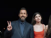 Adam Sandler s jednou zo svojich dcér