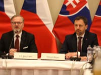 Český premiér Petr Fiala a slovenský premiér Eduard Heger na rokovaní vlád SR a ČR v Trenčíne.