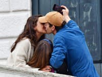 Mila Kunis a Ashton Kutcher si užívajú dovolenku v Európe. 