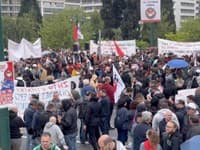 V Grécku demonštrovali desaťtisíce