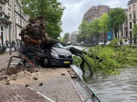 Víchrica v Holandsku napáchala majetkové škody