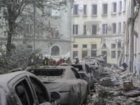 Ruský raketový útok na obytný dom v meste Ľvov