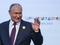 Vladimir Putin počas plenárneho zasadnutia na rusko-africkom summite v Petrohrade