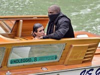 Kanyeho Westa a Biancu Censori rieši talianska polícia.
