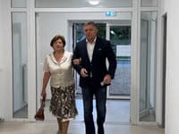 Predseda SMER_SSD Robert Fico bol voliť so svojou mamou Emíliou