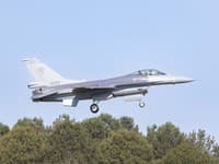 Prvý úspešný let stíhačky F-16 Block 70 so slovenským znakom 
