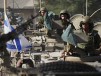 Izraelskí vojaci na hranici Gazy