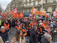 Denoštrácia proti dôchodkovej reforme v Paríži v februári 2023. Foto: Roland Godefroy
