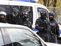 Policajti pred školou v Hamburgu