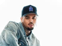Spevák Chris Brown má opäť problémy: Čaká ho súd za napadnutie