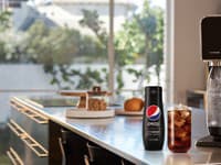 Dizajnový SodaStream Art v retro štýle patrí k najpredávanejším modelom, príchuť Pepsi Max zas k najobľúbenejším príchutiam. Zľava platí aj na príchute.