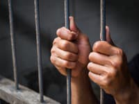 Obvineného z vraždy rapera Tupaca Shakura môžu prepustiť na kauciu