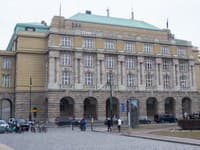 Pieta pred FF UK v Prahe skončila, budova sa otvorí vo februári