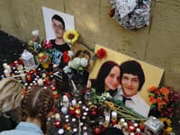Ľudia prišli zapáliť sviečku za brutálne zavraždeného Jána Kuciaka a jeho snúbenicu Martinu Kušnírovú