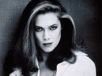 ŽALOSTNÝ pohľad na sexi herečku: Roky ju zmenili na NEPOZNANIE... Och, musí si pomáhať PALIČKOU!