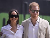 Správanie Harryho a Meghan naštvalo kráľovskú rodinu: Karol III. a princ William penia od zlosti!