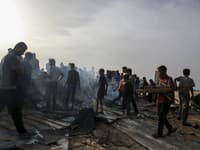 Škody po izraelskom leteckom útoku na pásmo Gazy v Rafahu 