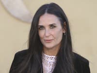 Rysuje sa nový hviezdny pár? Demi Moore (61) má mať veľmi blízko k slávnemu spevákovi (34)