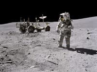 Šokujúce svedectvo z Mesiaca: NASA mala pred 50 rokmi VYPNÚŤ kamery, kým Armstrong hovoril o BYTOSTIACH v kráteri!