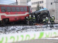 Vážna dopravná nehoda autobusu a vlaku v obci Polomka v roku 2009