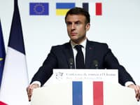 Macron prijal demisiu vlády premiéra Attala: Poveril ho ďalším výkonom funkcie