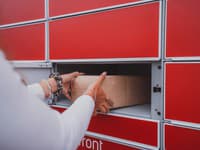 Z výdajného miesta sa šíril strašný smrad... FOTO Technik neveril vlastným očiam! BIZARNÉ, čo si ľudia posielajú