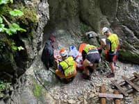 Horskí záchranári pomáhali zranenému turistovi v rokline Veľký Sokol v Slovenskom raji