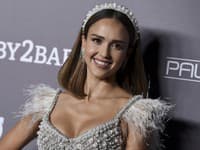 Po TÝCHTO krivkách túžili muži po celom svete: Jessica Alba na jachte v MINI plavkách!