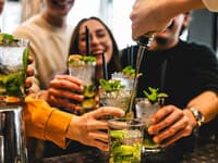 Dovolenka sa zmenila na nočnú moru: Turistka oslepla po jedinom drinku! Teraz varuje ostatných