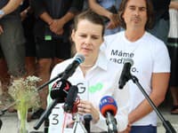 Riaditeľka Slovenskej národnej galérie (SNG) Alexandra Kusá, v pozadí odvolaný riaditeľ SND Matej Drlička