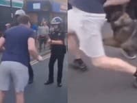 VIDEO Nespokojný demonštrant vyskakoval do policajtov: Okamžitá reakcia...AU! Na TOTO len tak nezabudne