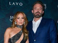 Ben Affleck pri svojej EX žiari šťastím: JLo podpíš ten rozvod... Fanúšikovia chcú návrat ku Garner!