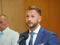 Minister financií predstavil koaličnej rade konsolidačné opatrenia, tvrdí Matúš Šutaj Eštok