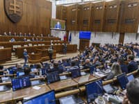 Poslanci ukončili štvrtkové zasadnutie: Balík konsolidačných opatrení presunuli do druhého čítania