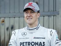 Schumacher (56) sa na verejnosti 11 rokov neukázal: Teraz však PODPÍSAL PRILBU pre charitu!