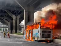 V Thajsku horel autobus so školákmi a učiteľmi