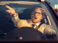 Hanba na sto rokov: Vodič nechápal, prečo si ho ľudia natáčajú na VIDEO! Keď zaparkoval, hneď mu to došlo