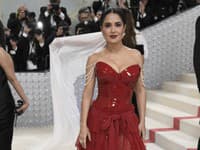 Salma Hayek (58) neprestáva prekvapovať: Fanúšikom sa opäť predviedla v bikinách!