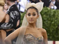 Ariana Grande sa ZAMILOVALA do kolegu: Už sa neskrývajú... Aha, ako sa mu s láskou venuje!